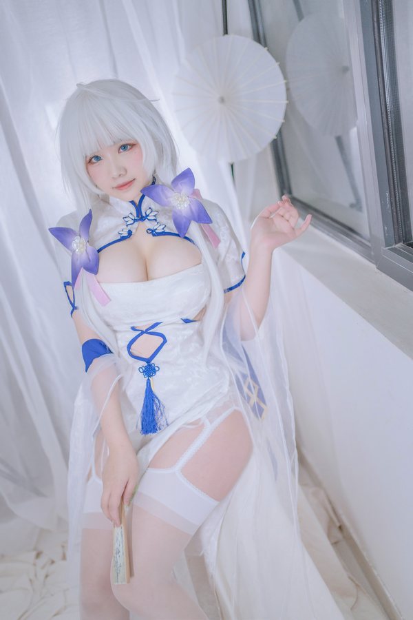 人气Coser@阿半今天很开心 光辉旗袍 [33P/146MB]