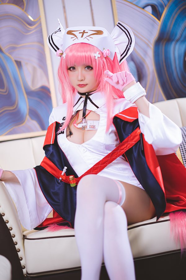 网红Coser@星之迟迟 英仙座护士 [20P/66MB]