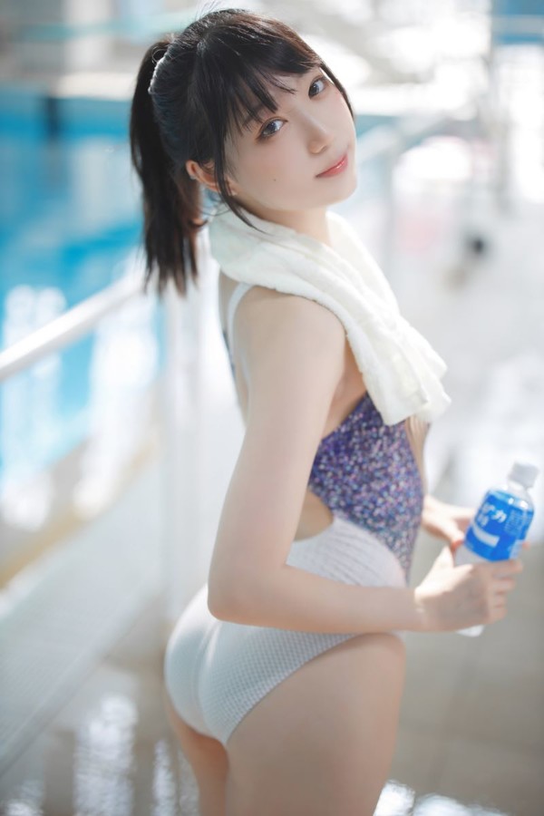 网红Coser@周叽是可爱兔兔 竞泳 [33P/346MB]