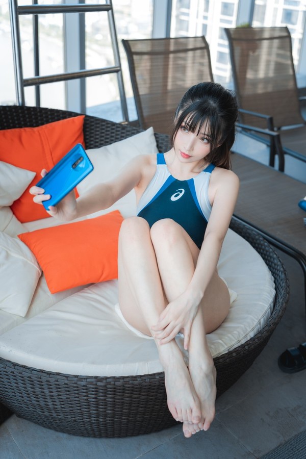 网红Coser@rioko凉凉子 游泳部学姐的特训时间 [42P/12V/404MB]