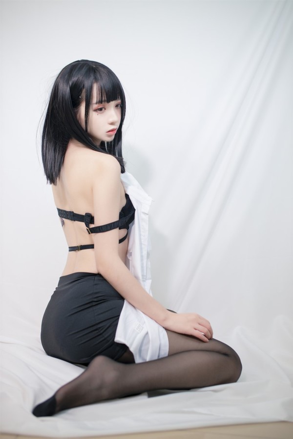 人气Coser@疯猫ss -OL制服 [40P/100MB]