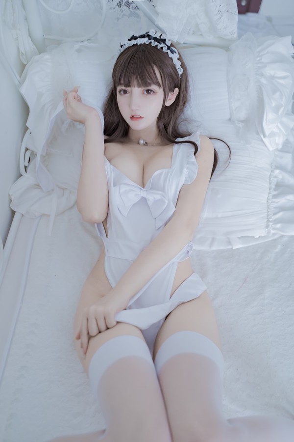 人气Coser@过期米线线喵 围裙 [31P/61MB]