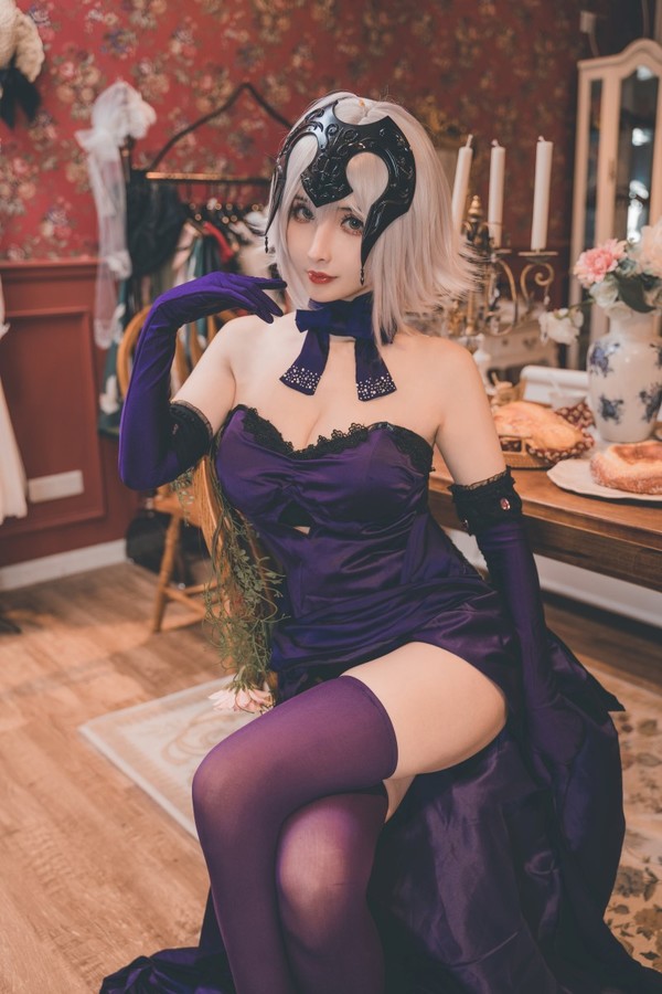 网红Coser@rioko凉凉子 醉贞 [29P/7V/689MB]