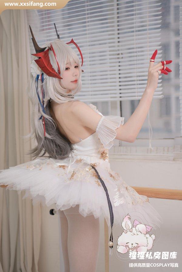 咬一口兔娘ovo COSPLAY写真集《四月订阅『W天鹅之舞』》超高清套图下载[56P+1V/1.25G]