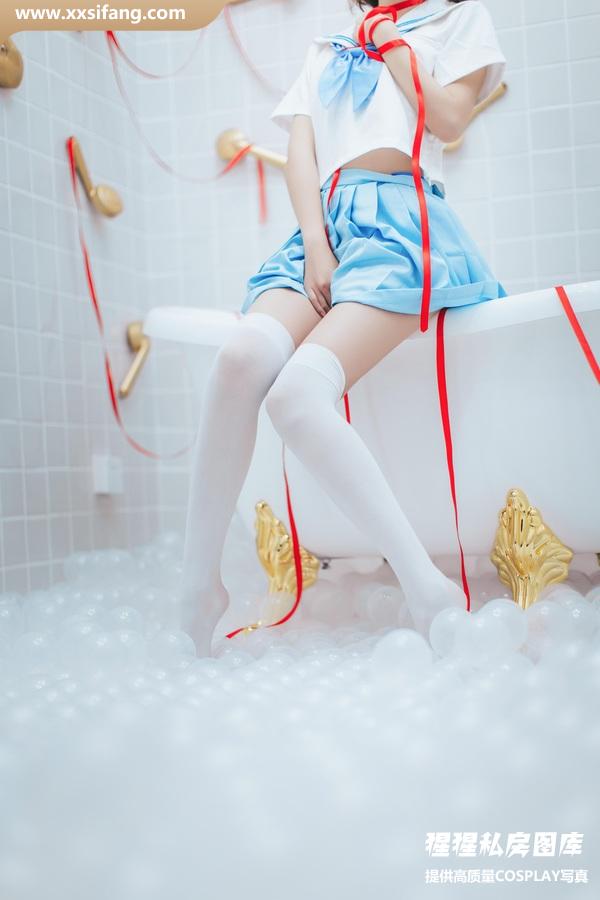 疯猫ss COSPLAY写真集《浴室彩带JK 21P 172M》超高清套图下载[21P/172M]