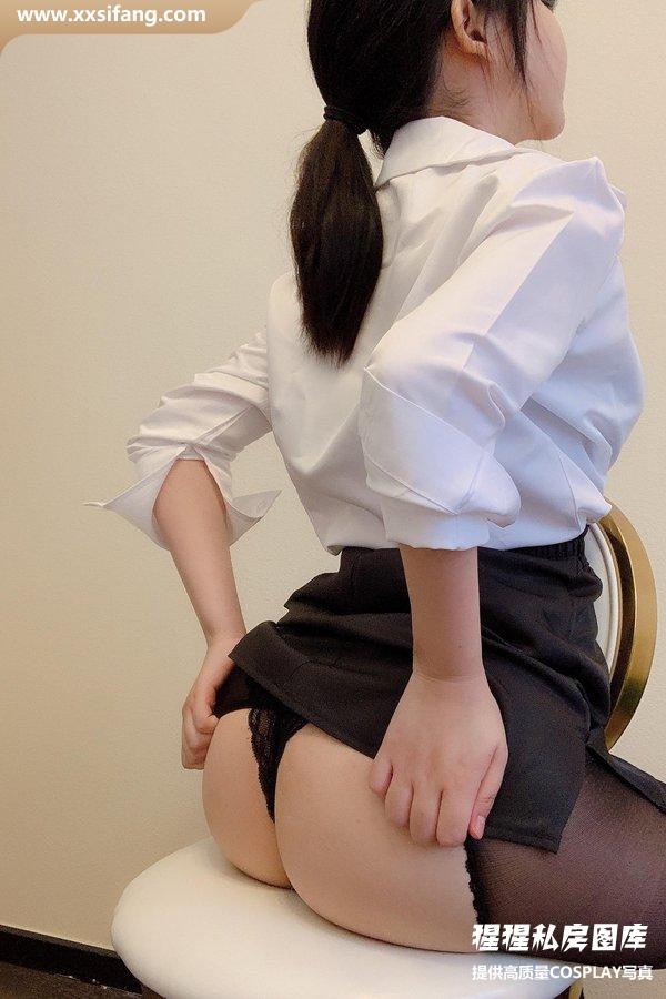 是依酱吖写真集《黑丝制服》高清套图下载[29P]