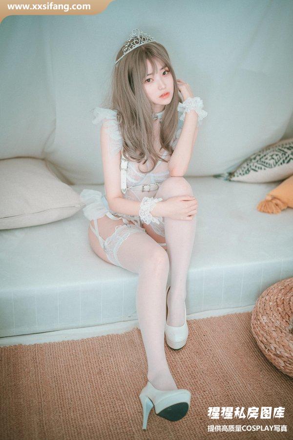 Bambi写真集《밤비 – Reine de Blanc (A-side)》高清套图下载[42P]